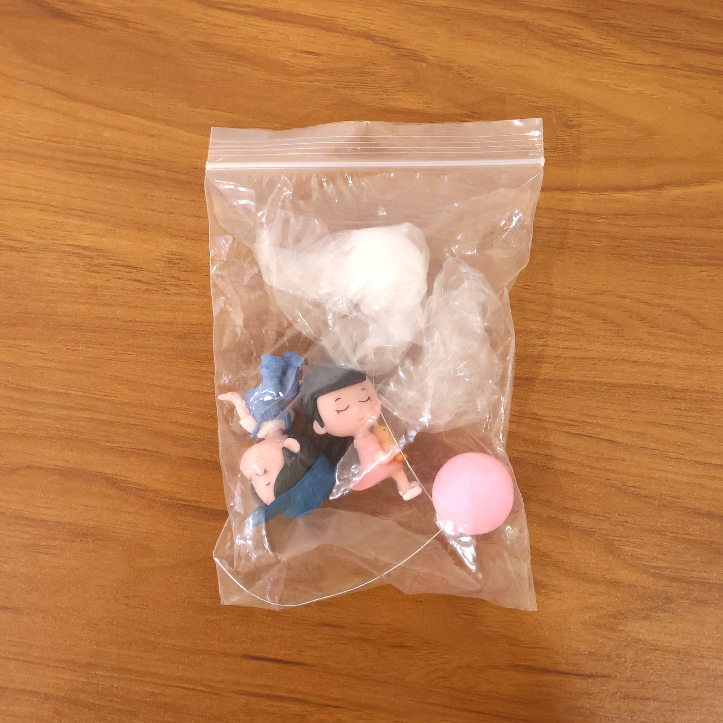 Plastic Cute Couple Car Dashboard Decoration Figurine Set (1 Set)